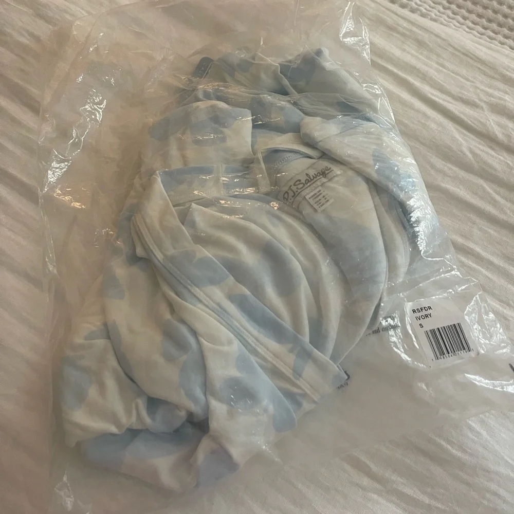 Forever Dreams PJ Salvage robe - Picture 4 of 4
